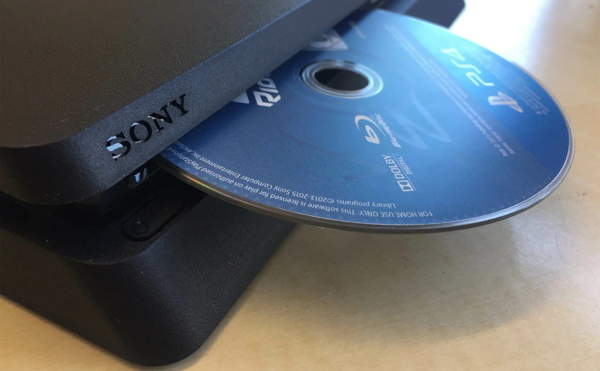 Какой стороной вставлять диск в ps5. Ps 4 slim с дисками. ps4 slim disk ejector. sony playstation 5 с blu-ray дисководом. blu-ray дисковод пс5.