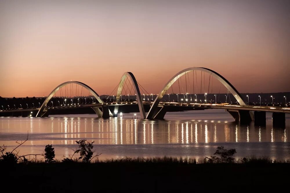 Столица бразилии бразилиа. Мост Жуселину Кубичека Бразилиа. Бразилиа столица Бразилии. Мост Жуселину Кубичека, Бразилиа, Бразилия. Бразилия столица водохранилище Параноа.