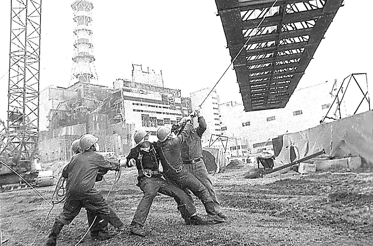 Чернобыль реактор 4 энергоблока чаэс. Персонал чернобыльской аэс четвертого энергоблока. Чернобыльская аэс судьба станции. 4 энергоблок чаэс. Работа чернобыльской аэс.