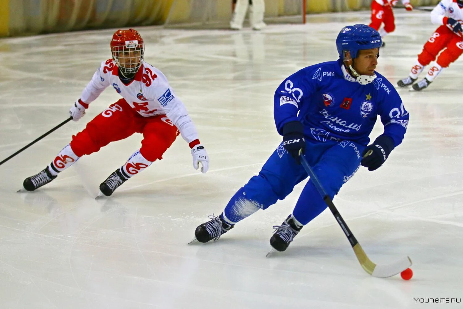 Bandy хоккей с мячом. Хоккеист БЕНДИ. Хк Енисей БЕНДИ.