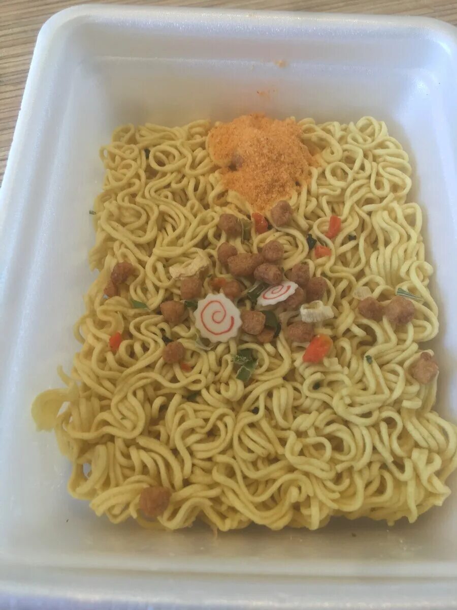 Дошик беременна 2023. Роллтон лапша в тарелке. Доширак с креветками. Святой доширак. Лапша быстрого приготовления в чем вред для здоровья.