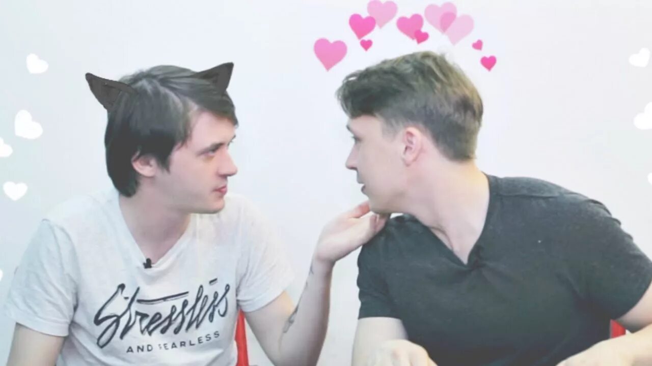 Парни пробуют с парнями. Красивые парни пробуют. Шакулин и калинкин. Парни пробуют каблуки. Красивые парни пробуют.