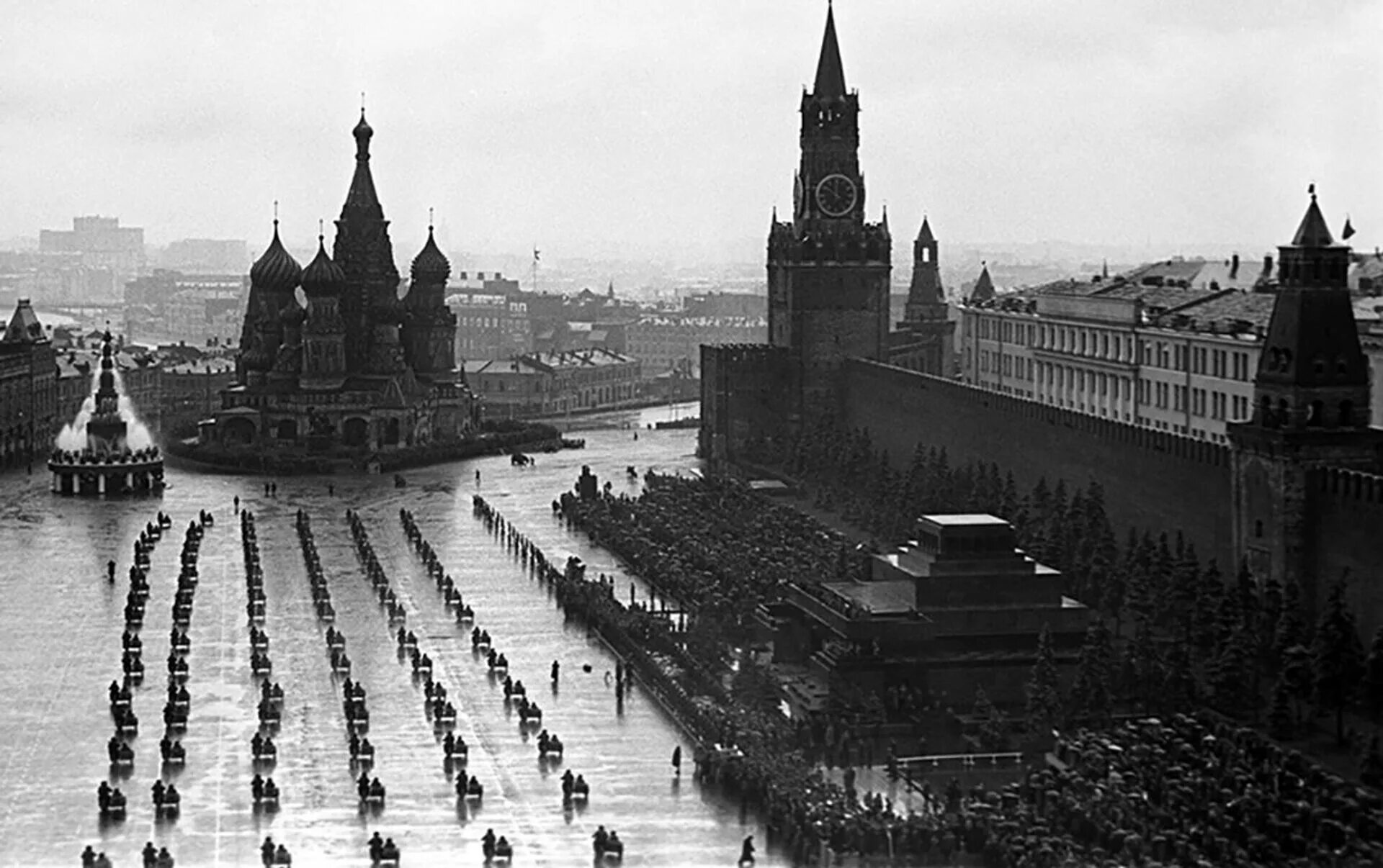 Парад 1945 года фото. Парад победы 24 июня 1945. парад победы 1945 года на красной площади в москве. парад 24 июня 1945 года в москве на красной площади. парад победы 9 мая 1945 года на красной площади в москве.