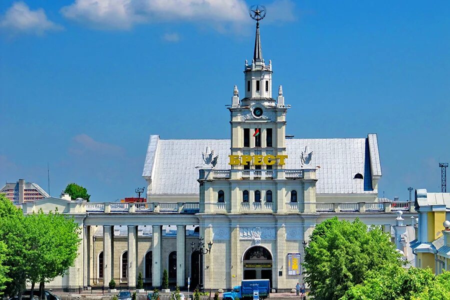 Достопримечательности города брест. Брест беларусь. брест город в белоруссии. брест вокзал. брест достопримечательности вокзал.