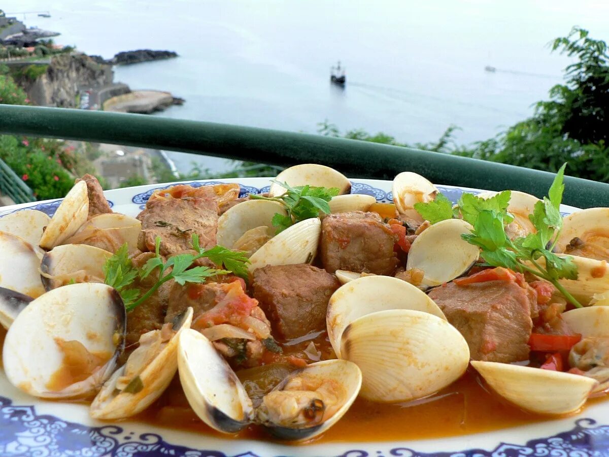 Национальная португальская кухня. Национальное блюдо Португалии. Традиционные блюда Португалии. Португальская кухня национальные блюда.