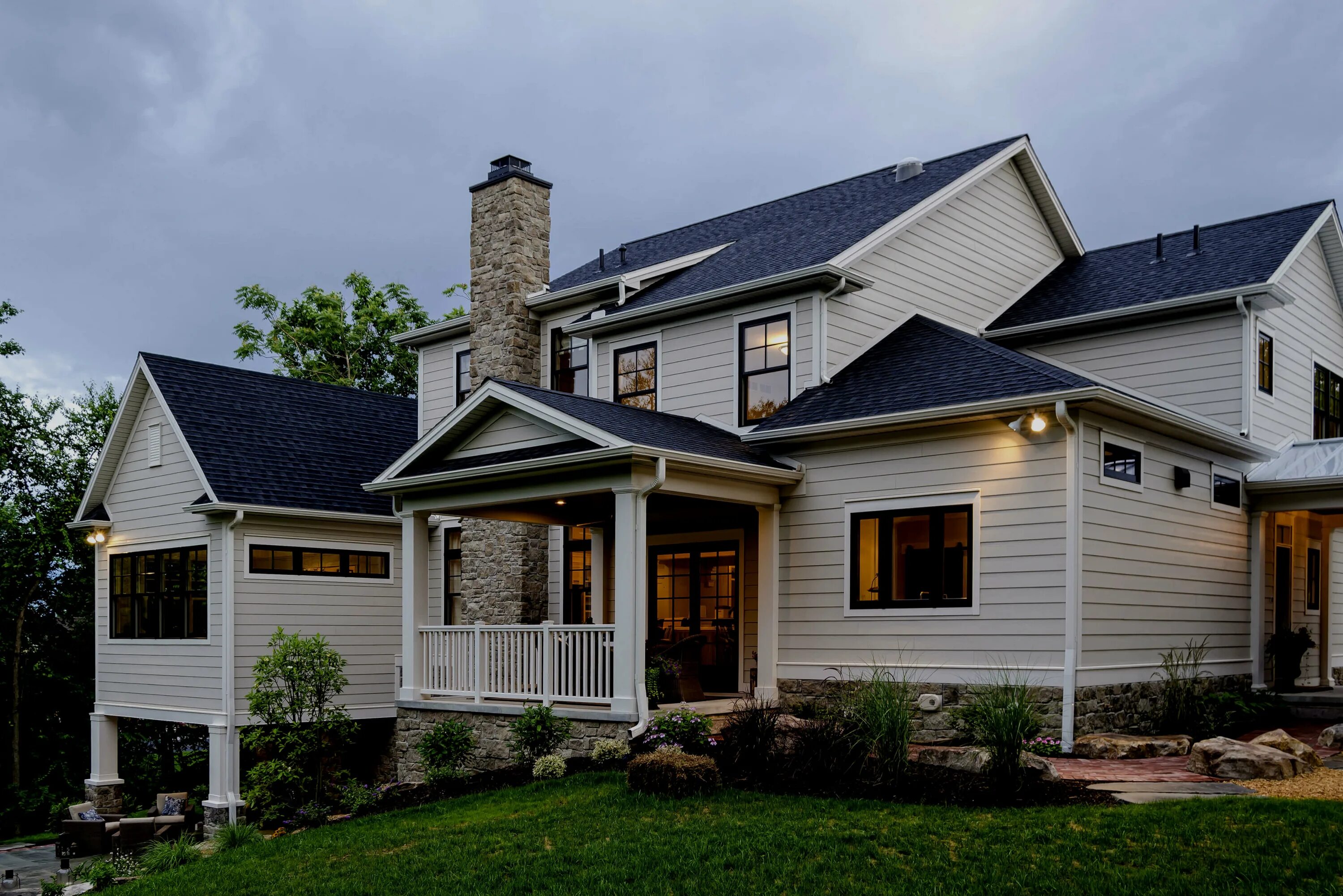 Сайдинг миттен елочка. Отделка фасада дома в стиле прованс. Оливковый кедрал. Фото домов в канзас сити частные. Необычный сайдинг.