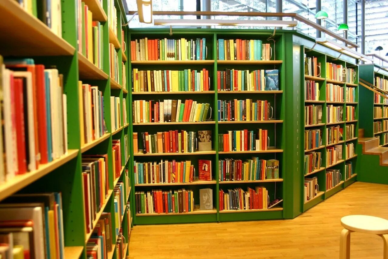 Библиотека связана с книгой