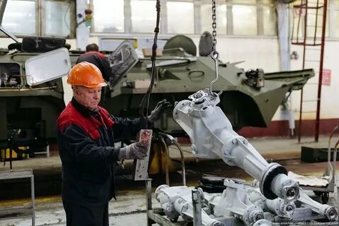 Работающие на оборонных предприятиях