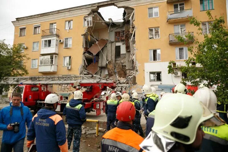 В результате взрыва газа. Взрыв бытового газа. Взрыв бытового газа в жилом доме. Взрыв бытового газа в Волгограде.