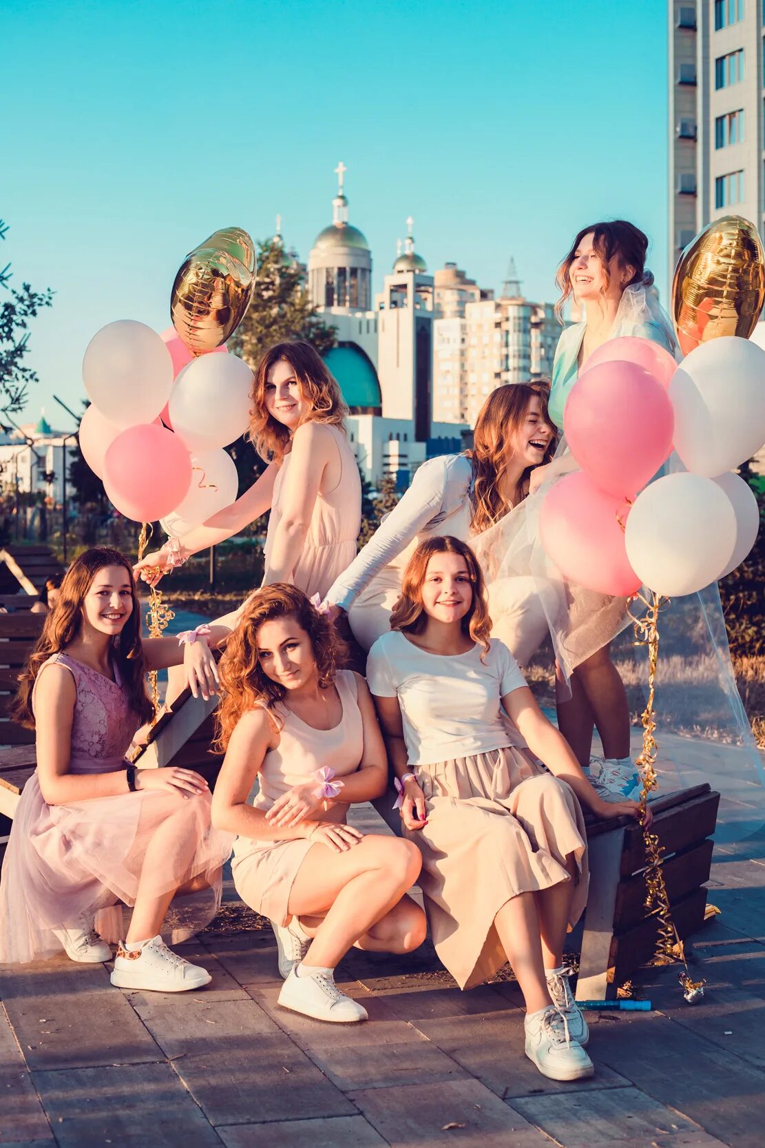 Девичник пермь. Девичник в фотостудии идеи. Девичник в фотостудии идеи. Стилизованная вечеринка. Фотосессия девичник в парке.