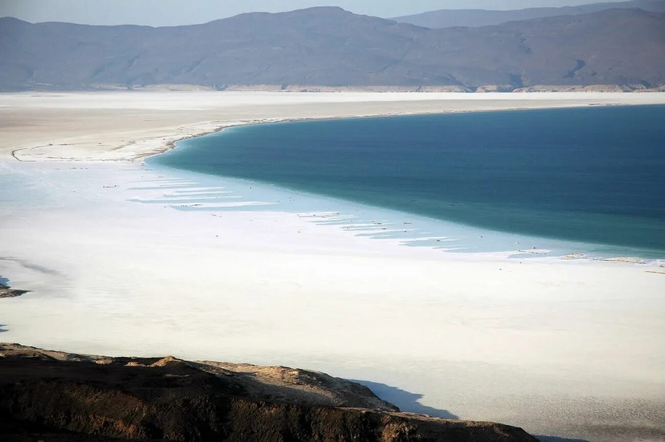 Оз ассаль на карте африки. Какова высота озера ассаль над уровнем моря. Озеро ассаль африка. Впадина ассаль. Озеро ассаль африка.