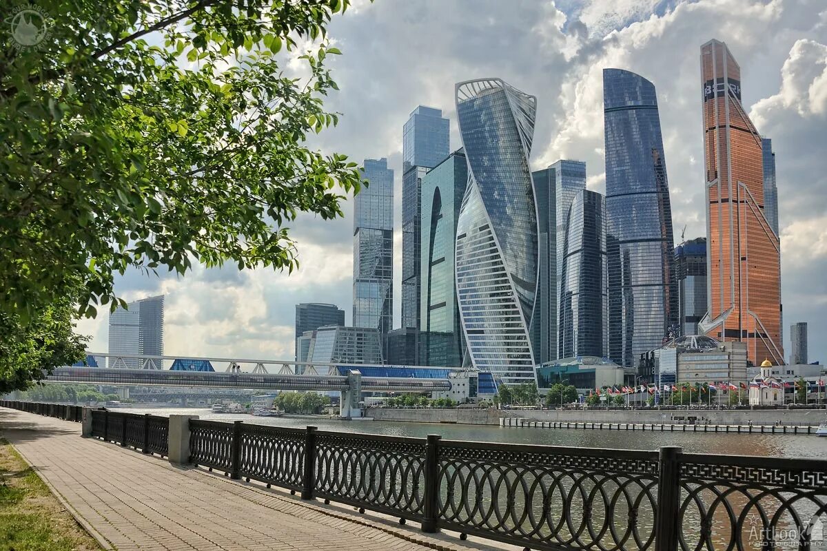 Риа новости москва сити. Москва Сити Тараса. Москва Сити река. Москва небоскребы с набережной Шевченко. Москва Сити тхора.