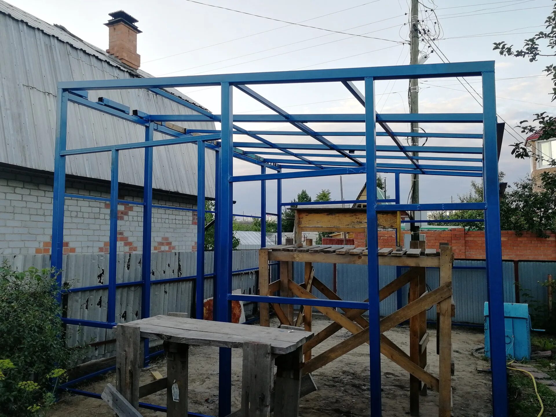 Сваренный гараж из профтрубы. Сваренный гараж из профтрубы