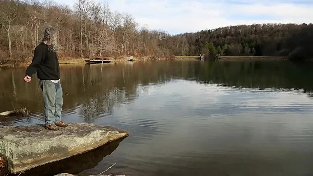 Skipping stones. Стоунскиппинг. Stone skipping. Скип Стоун. Stone-skipping skills.