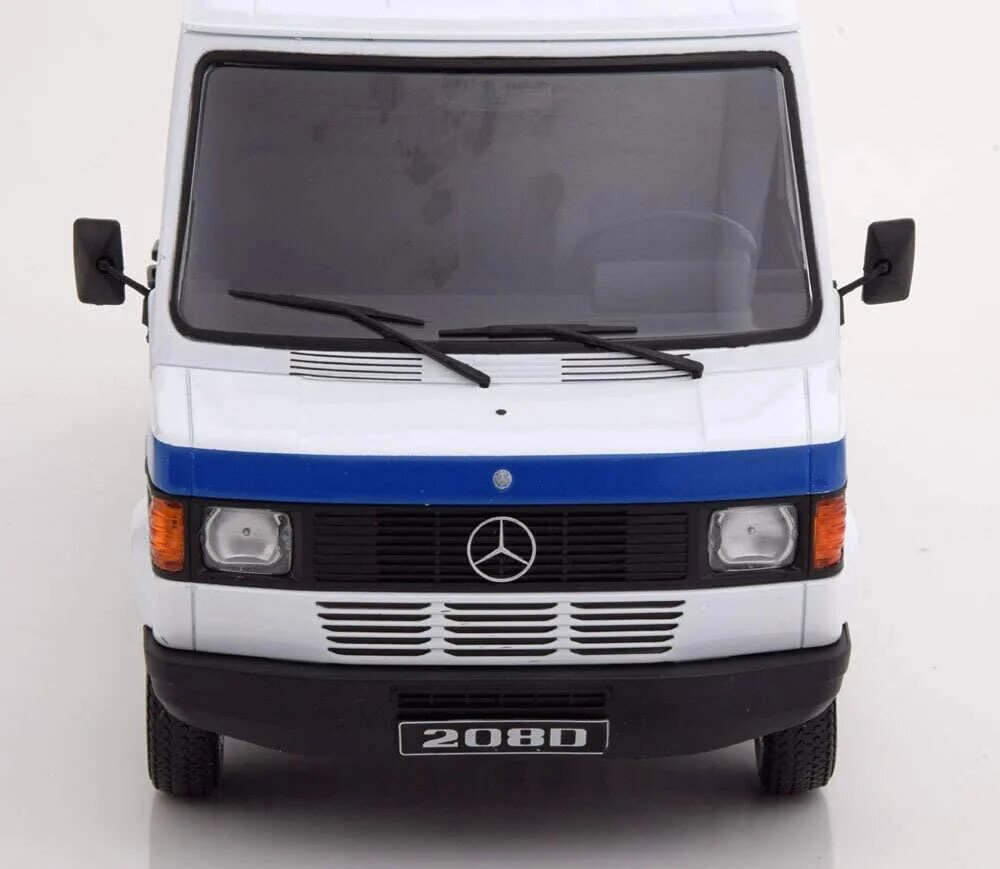 Купить мерседес 208. Mercedes Benz 208d. Mercedes-Benz 208d фургон. Мерседес Бенц 208d ka. Mercedes Benz Sprinter 208d.