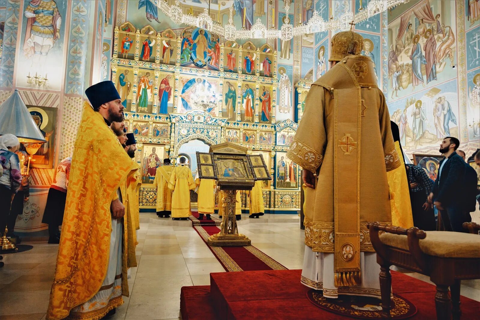церковь андрея первозванного служба. церковь андрея первозванного служба. патриарх кирилл в геленджике. священники храма апостола андрея первозванного в городе геленджике. церковь андрея первозванного на вуоксе.