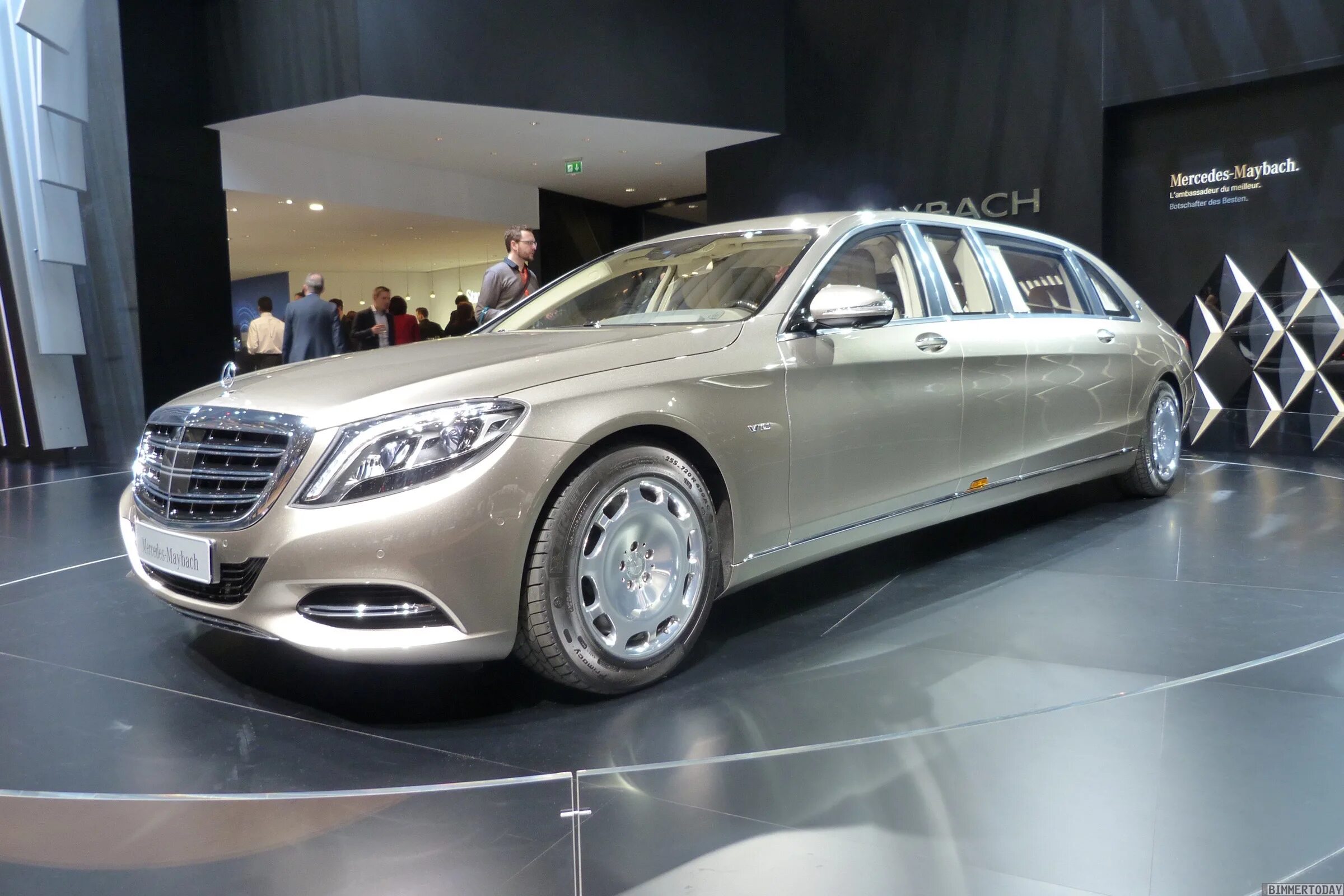 Что такое майбах. Мерседес Майбах. Mercedes Maybach Pullman. Maybach s200. Mercedes Maybach Pullman 2023.