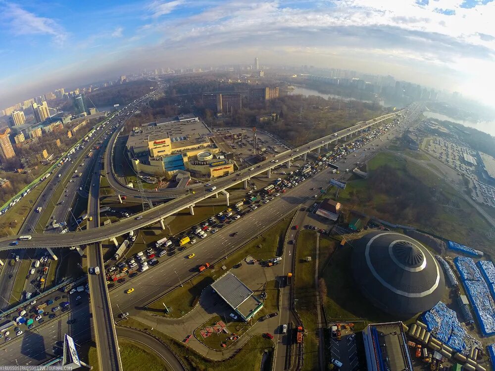 Мкад фото. МКАД Москва. МКАД С высоты птичьего полета. Ленинский проспект с высоты птичьего полета Москва. МКАД Москва сверху.