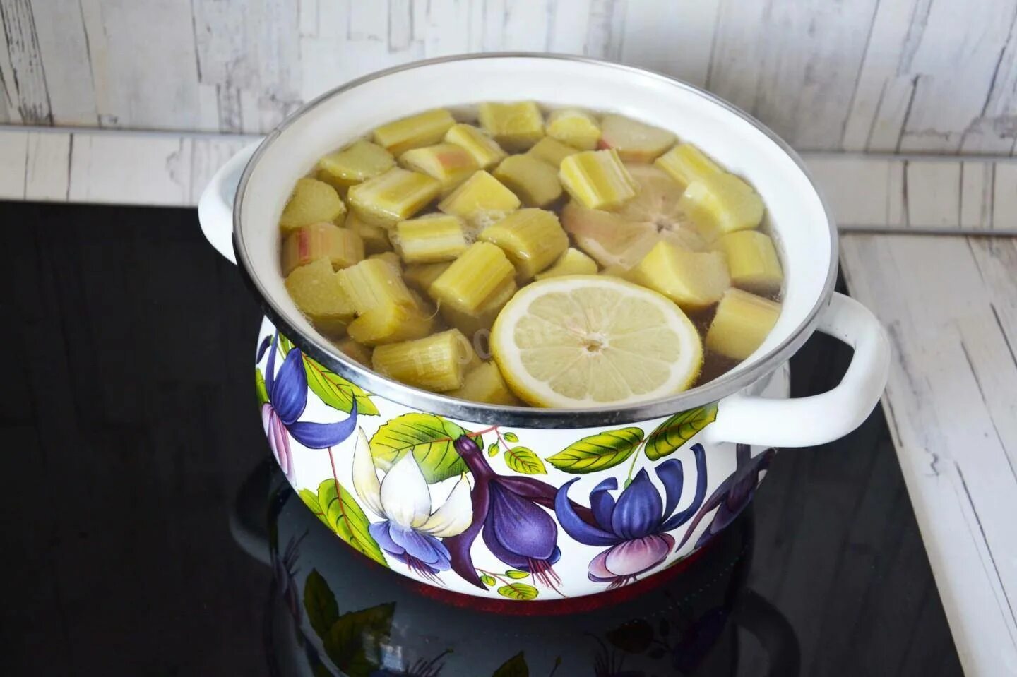 Компот из апельсина. Компот из яблок и апельсинов. Компот из апельсина и лимона. Компот с апельсинами. Компот из яблок и апельсинов.