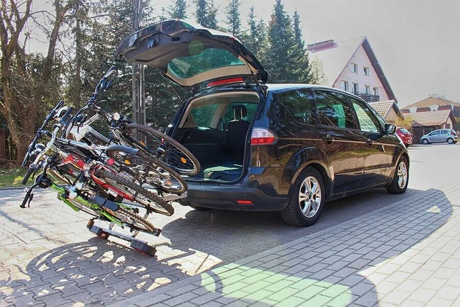 Велоплатформа для 4-х велосипедов giro 4 amos. Велокрепление amos giro-4. Велоплатформа giro-4 на шар фаркопа для 4 велосипедов (amos). Автомобильный багажник amos giro 4 на фаркоп для перевозки 4-х велосипедов. Гирос греческий.