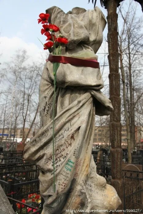 Сонька золотая ручка могила на ваганьковском. Сонька золотая ручка могила на ваганьковском. Памятник соньки золотой ручки на ваганьковском кладбище. Памятник соньке золотой ручке на ваганьковском кладбище. Сонька золотая ручка могила на ваганьковском.