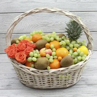 Корзину фруктов собрала крем