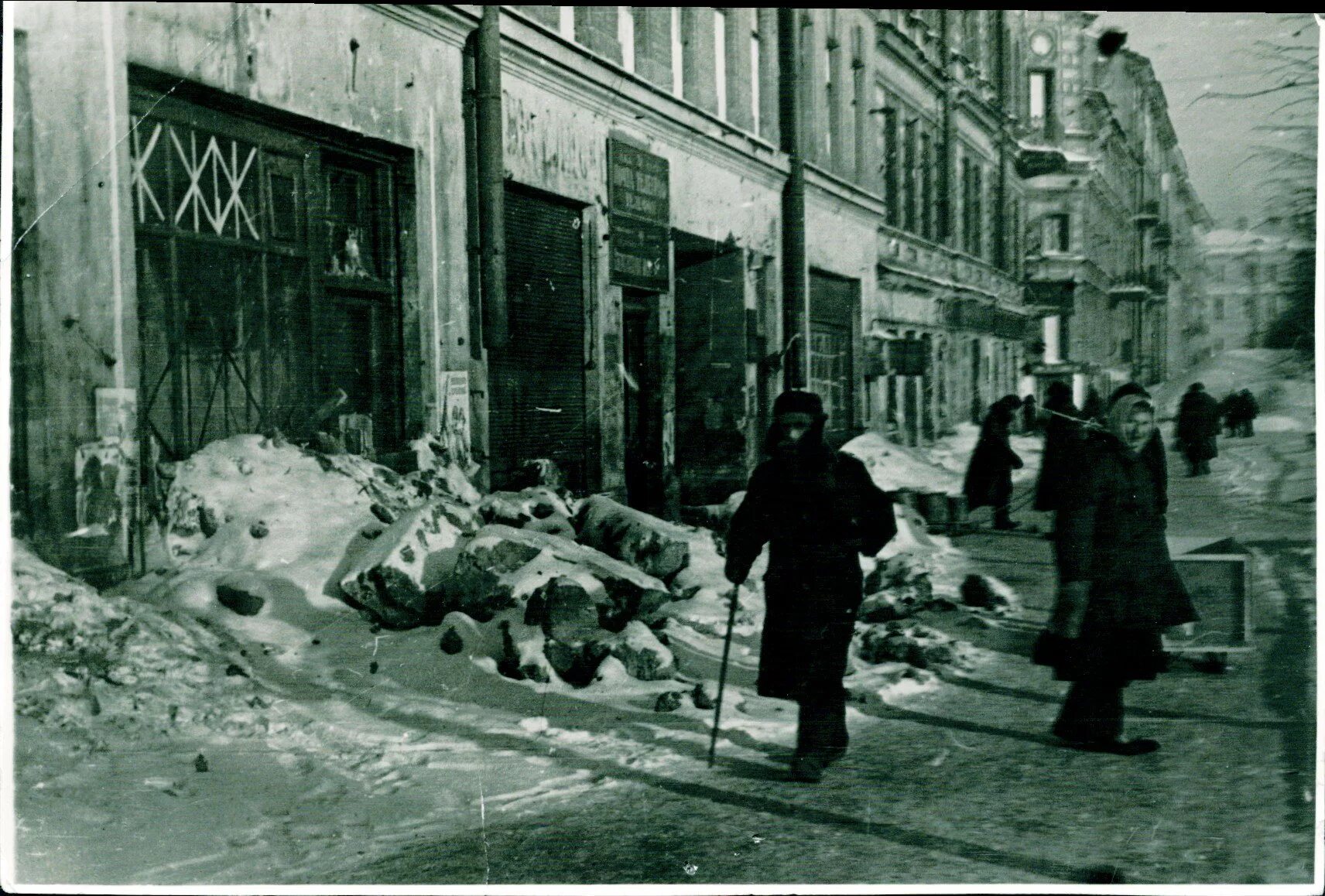 Блокада 1942 год. Зима 1941-1942 в блокадном Ленинграде. Блокадный Ленинград зима 1942.