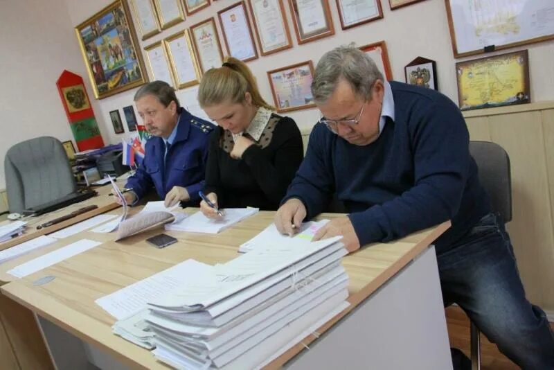 Ксп иркутской области. Заседания ксп иркутской области. Контроль депутатов. Контроль депутатов. Тюменские депутаты фото.