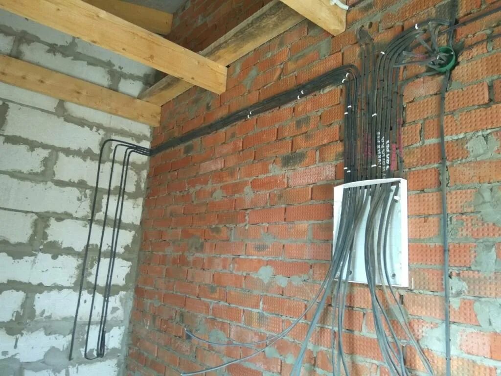 Электрика в доме. Электромонтаж в частном доме. Электромонтаж в частном доме. Электромонтаж в частном доме. Электрика в частном до е.