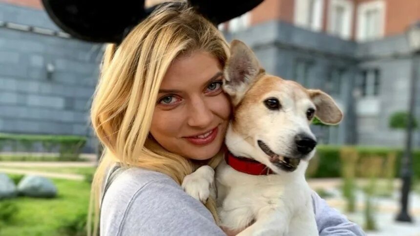 Настя и щенки. Настя задорожная с собакой. Настя песик. Павельева настя псина. Собака настенька.