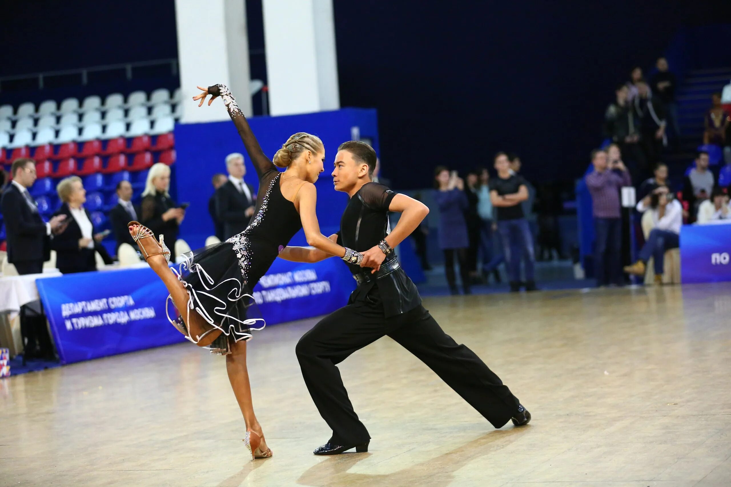 мичуринск контрасты танцы. олимпия воронеж танцы. чемпионат мира бальные танцы стандарт. ярослав киселев софия филипчук. вираж москва бальные танцы.