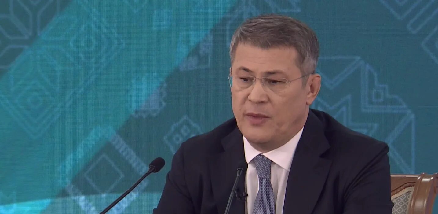 Кто такой хабиров в башкирии. Радий хабиров уфа. Президент республики башкортостан радий хабиров портрет. Президент башкортостана радий хабиров портрет. Радий хабиров.