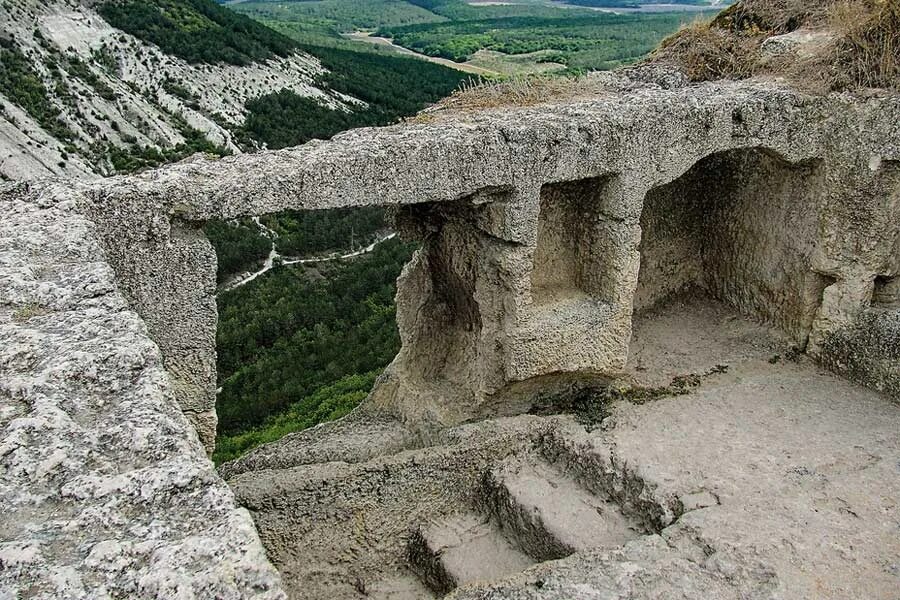 Чуфут-кале бахчисарай. Бахчисарай крепость чуфут кале. Пещерный город чуфут-кале г бахчисарай. Бахчисарай пещерный город чуфут-кале. Чуфут кале.