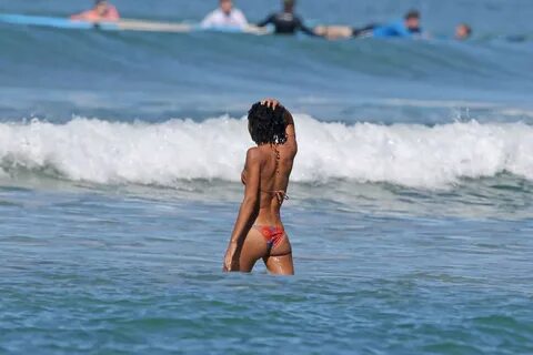 Willow Smith In A Swimsuit.