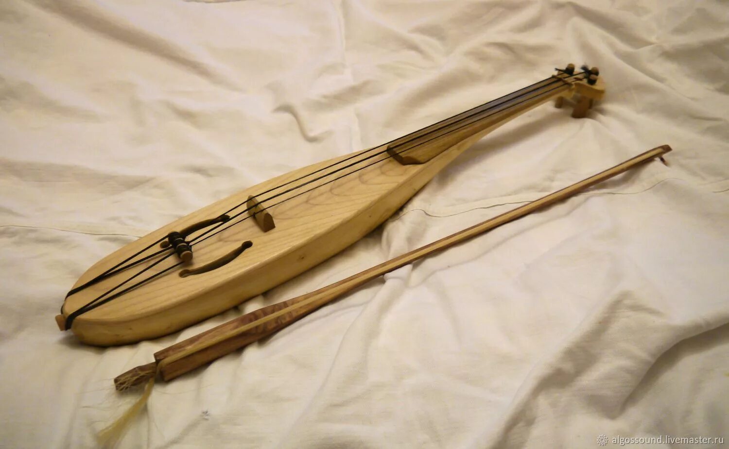 Гудок музыкальный инструмент народные музыкальные инструменты. Джига струнный смычковый инструмент. Сигудок музыкальный инструмент. Гудок смычковый инструмент. Гудок древний музыкальный инструмент.