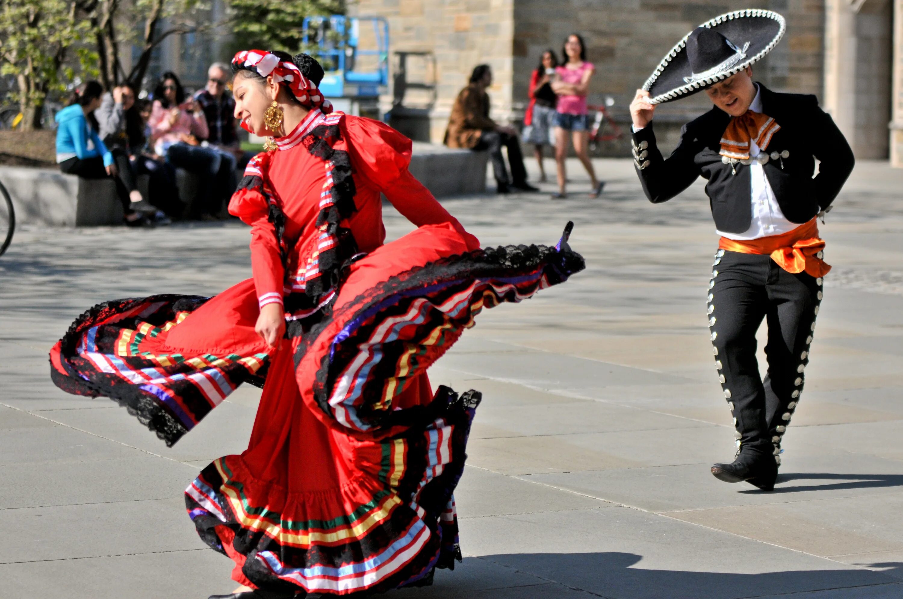 Танцевальная шляпа. Мексика Харабе Тапатио. Харабе Тапатио танец. Мексиканский народный танец. Мексиканский национальный костюм.