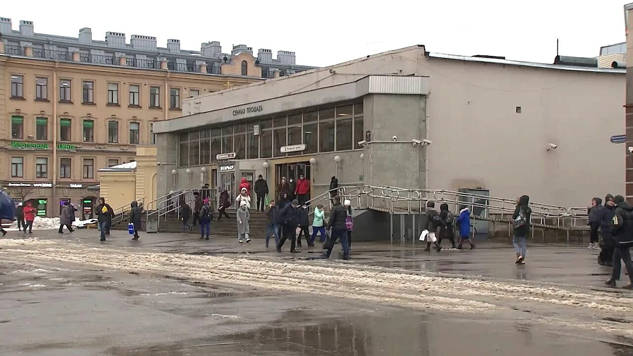Метро питер сенная площадь. Московский проспект спб сенная. Станция метро сенная площадь санкт-петербург. Вестибюль станции сенная площадь спб. Ремонт сенной площади.