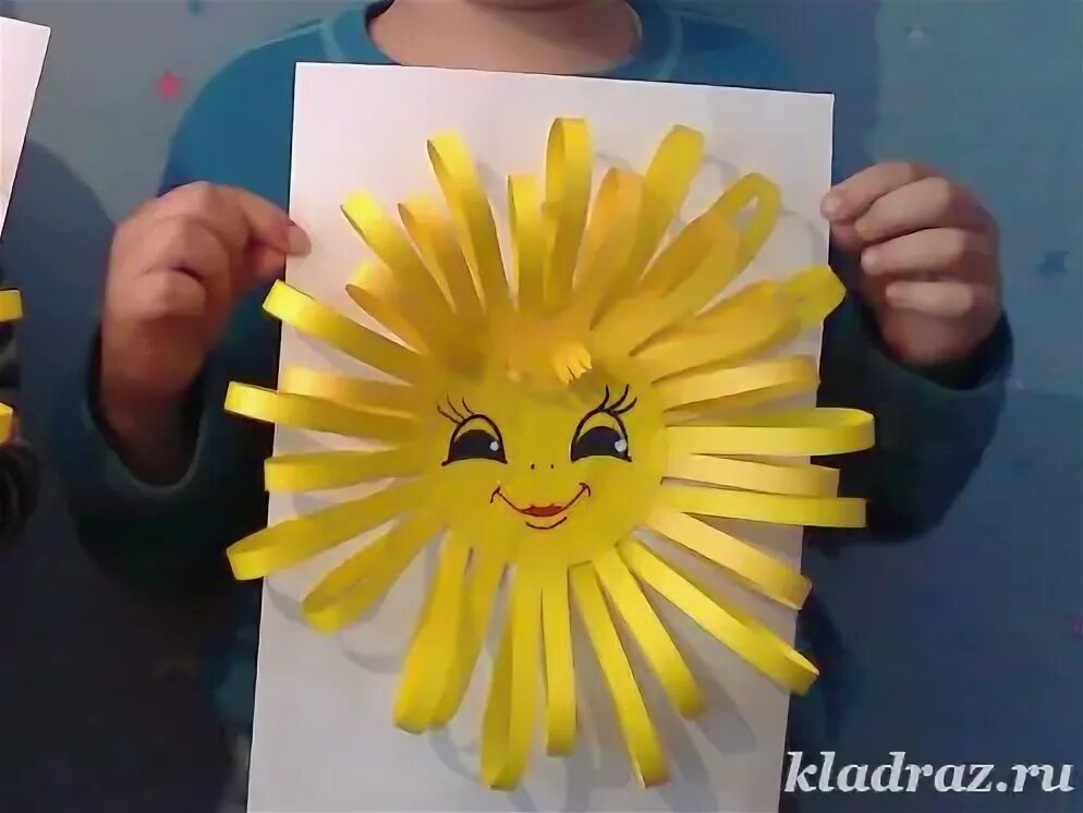 Солнышко улыбнись старшая группа. Поделка солнышко из бумаги. Поделка солнце из бумаги. Солнышко поделка для детей. Поделка солнышко своими руками.