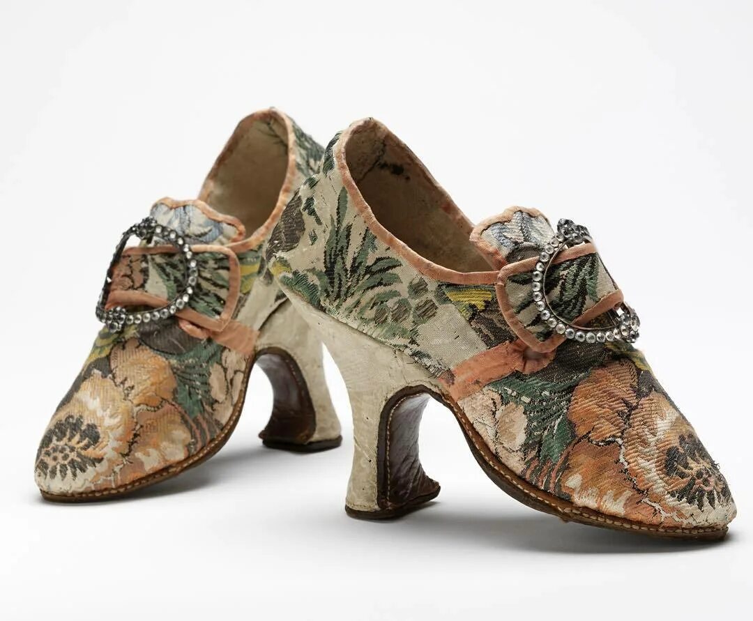 Туфли мадам Помпадур. Маркиза де Помпадур обувь. Маркиза де Помпадур туфли. Туфли 18 века. Версаль обувь