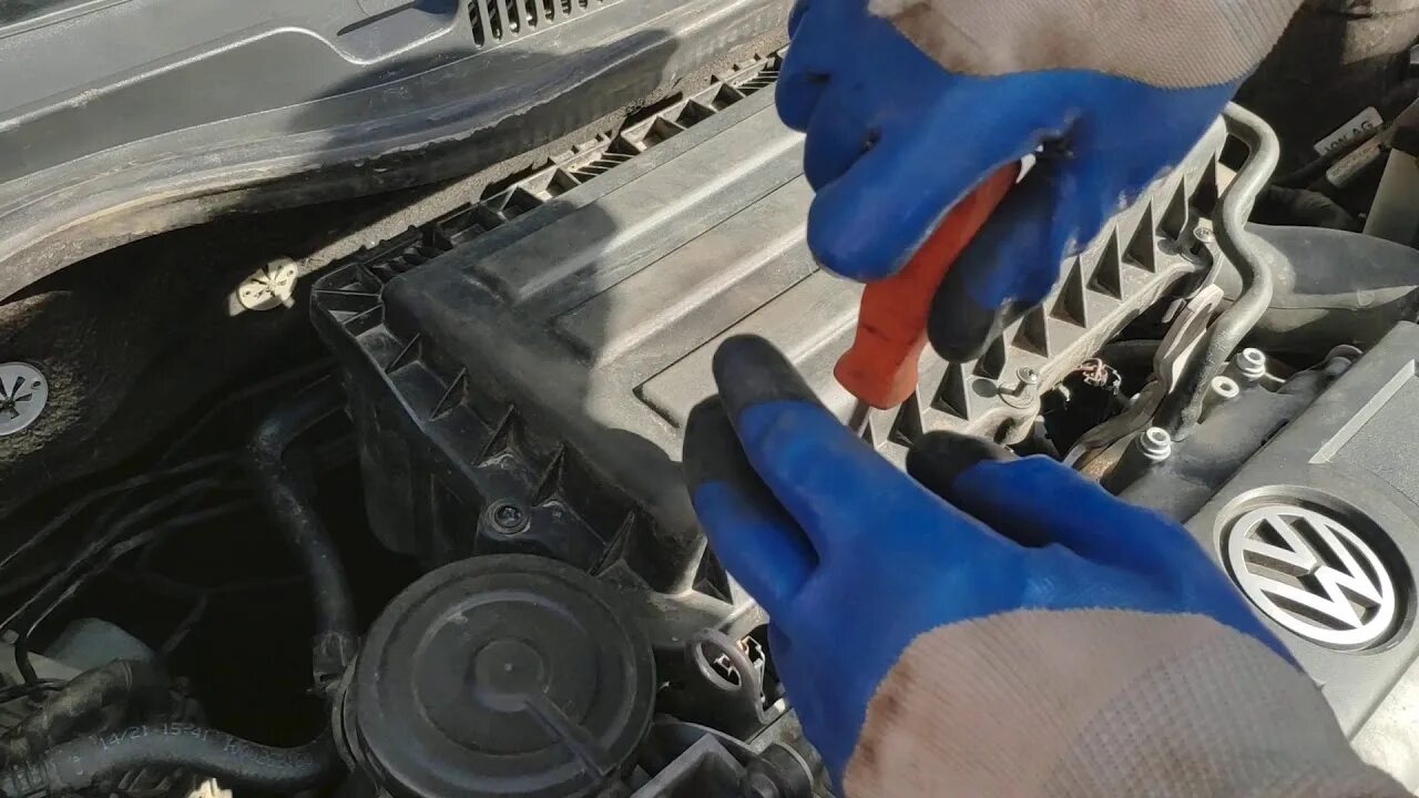 Замена масла polo sedan 1. Замена воздушного фильтра поло седан 2017. 6. 6. Как заменить на фольксваген поло.