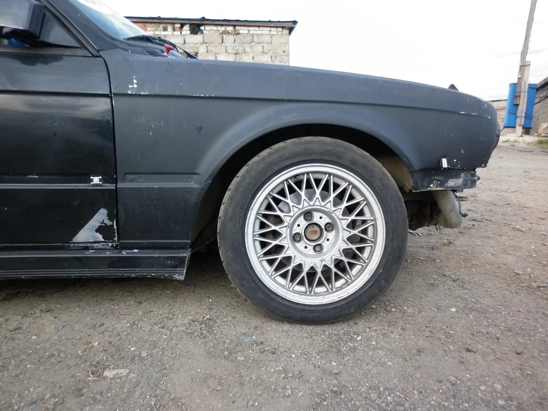 Крыло е30. Крыло bmw e34 рестайлинг. крылья с расширением е30. самодельные крылья на е30. самодельные крылья бмв е30 тюнинг.