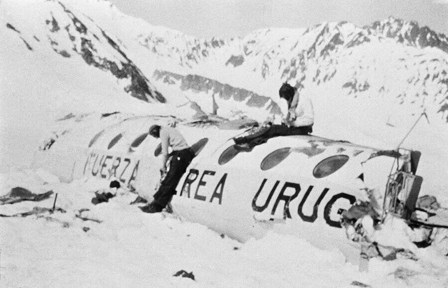 Анды 1972. 13 Октября 1972 года катастрофа самолета FH-227 В Андах. Крушение в Андах 13 октября 1972 года. Катастрофа FH-227 В Андах 1972 год.