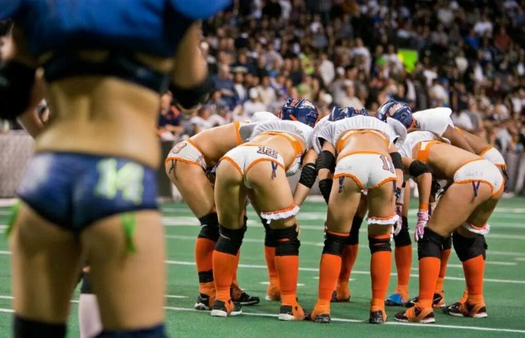 Женский футбол зарождение. Чм по женскому футболу 2015. Lingerie football. Швейцария англия uefa euro 1996. Женский футбол голые попы.