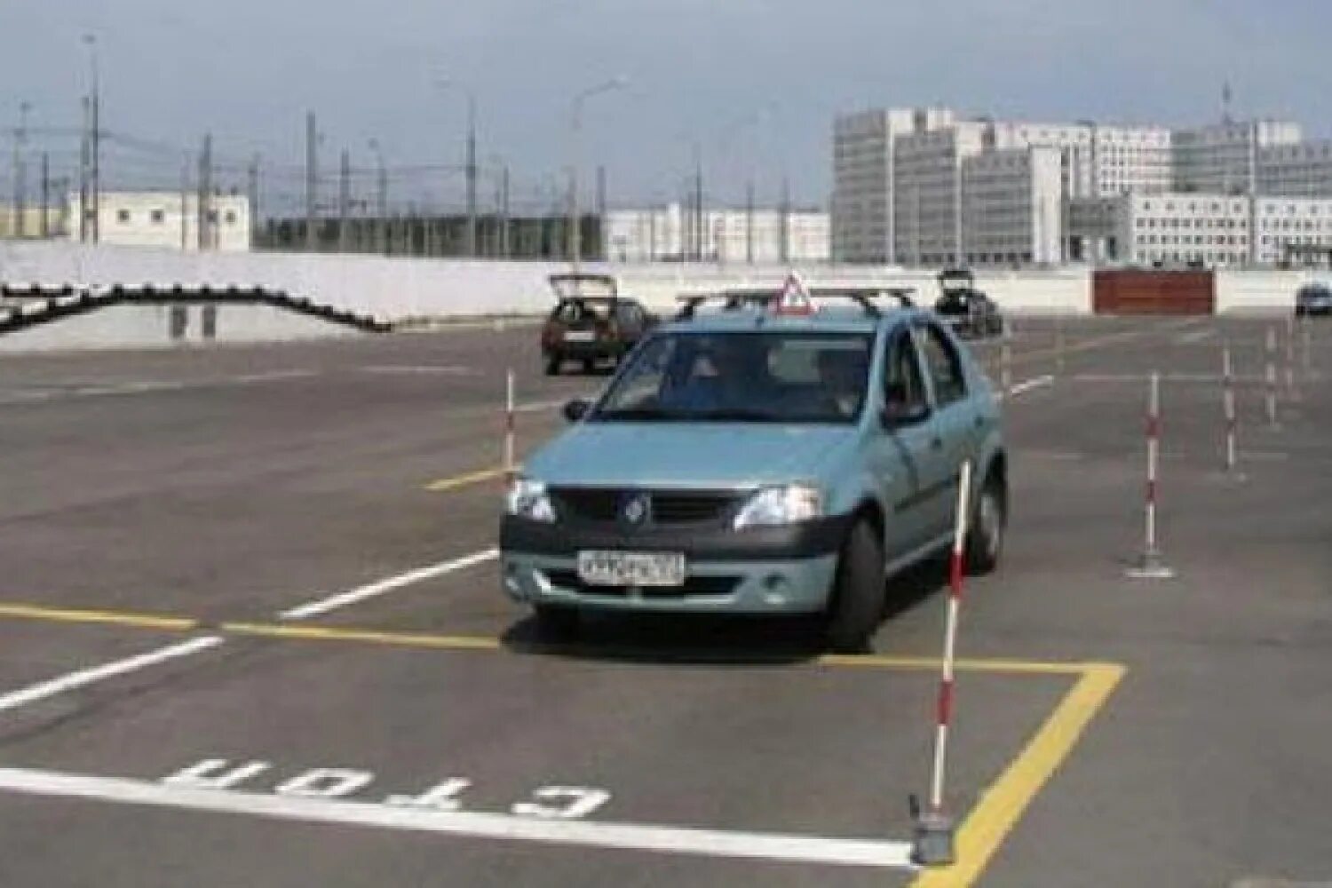 Автомобиль для сдачи экзамена в ГИБДД. Площадка ГИБДД экзамен. Шевроле для сдачи экзамена. Экзаменационные машины в ГАИ Ростов на Дону. Работа гибдд сдача экзамена