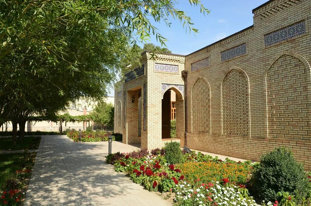 Музей комола худжанд. Худжанд дом. Музей камол худжанди. Дом в худжанде. Гостиница в таджикистане худжанд сомон.