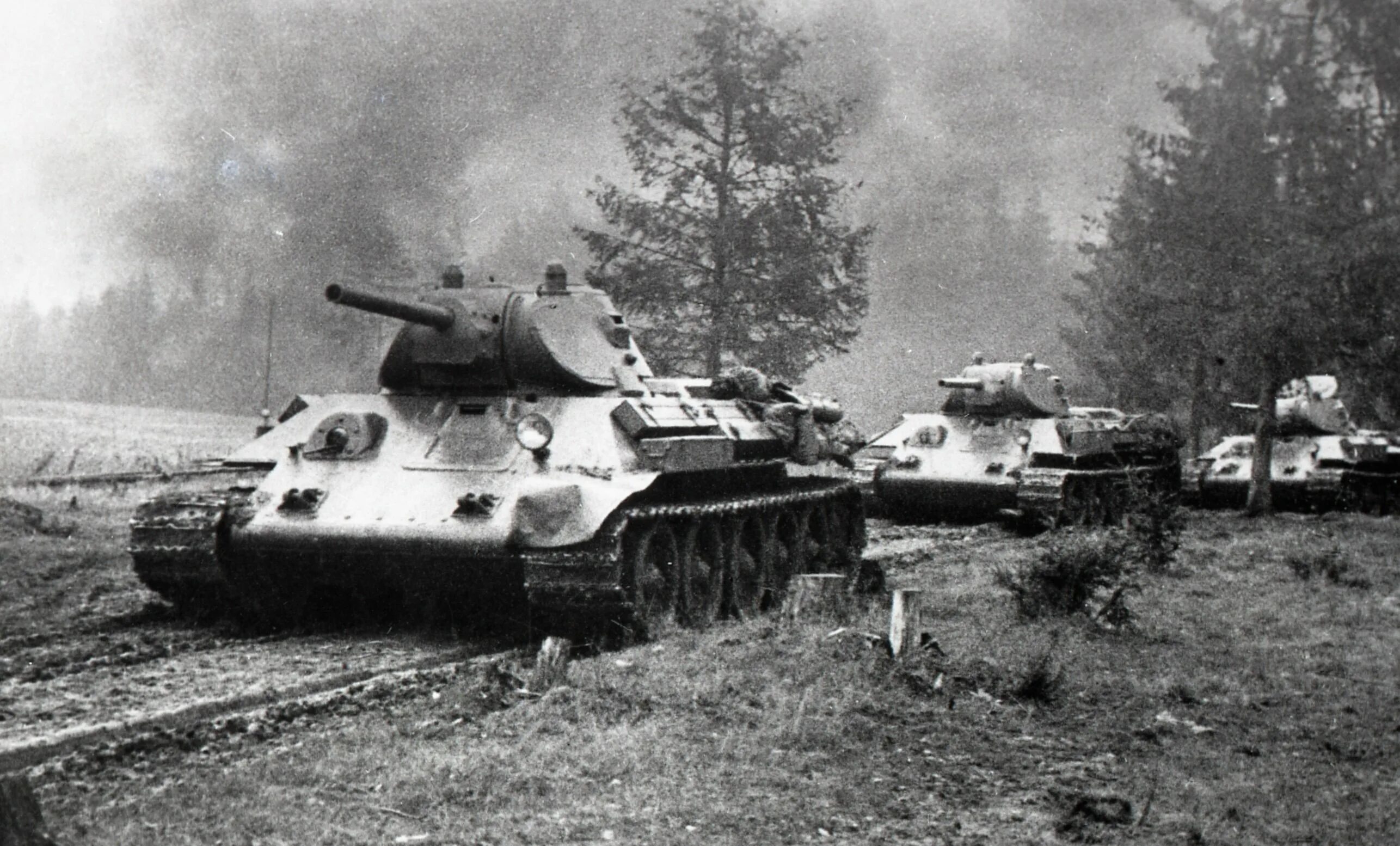 Какие танки были в 1941 году. Танк т-34 1941. Танк т-34 в бою. Танк т34 1941 года. T-34/76 1941 года в боях за Москву.