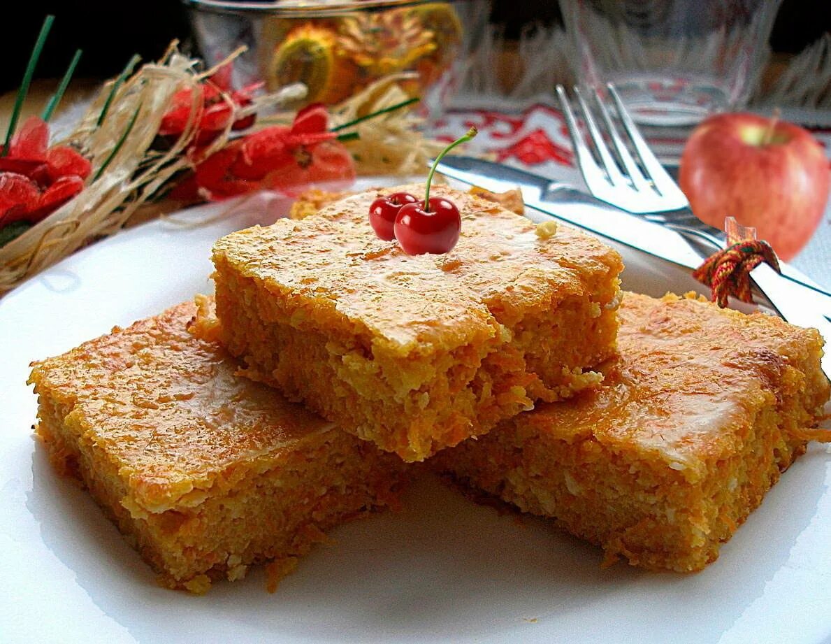 Творожная запеканка с морковью. Манно морковная запеканка. Детская морковная запеканка рецепт. Творожно-морковная запеканка в духовке. Манно морковная запеканка.