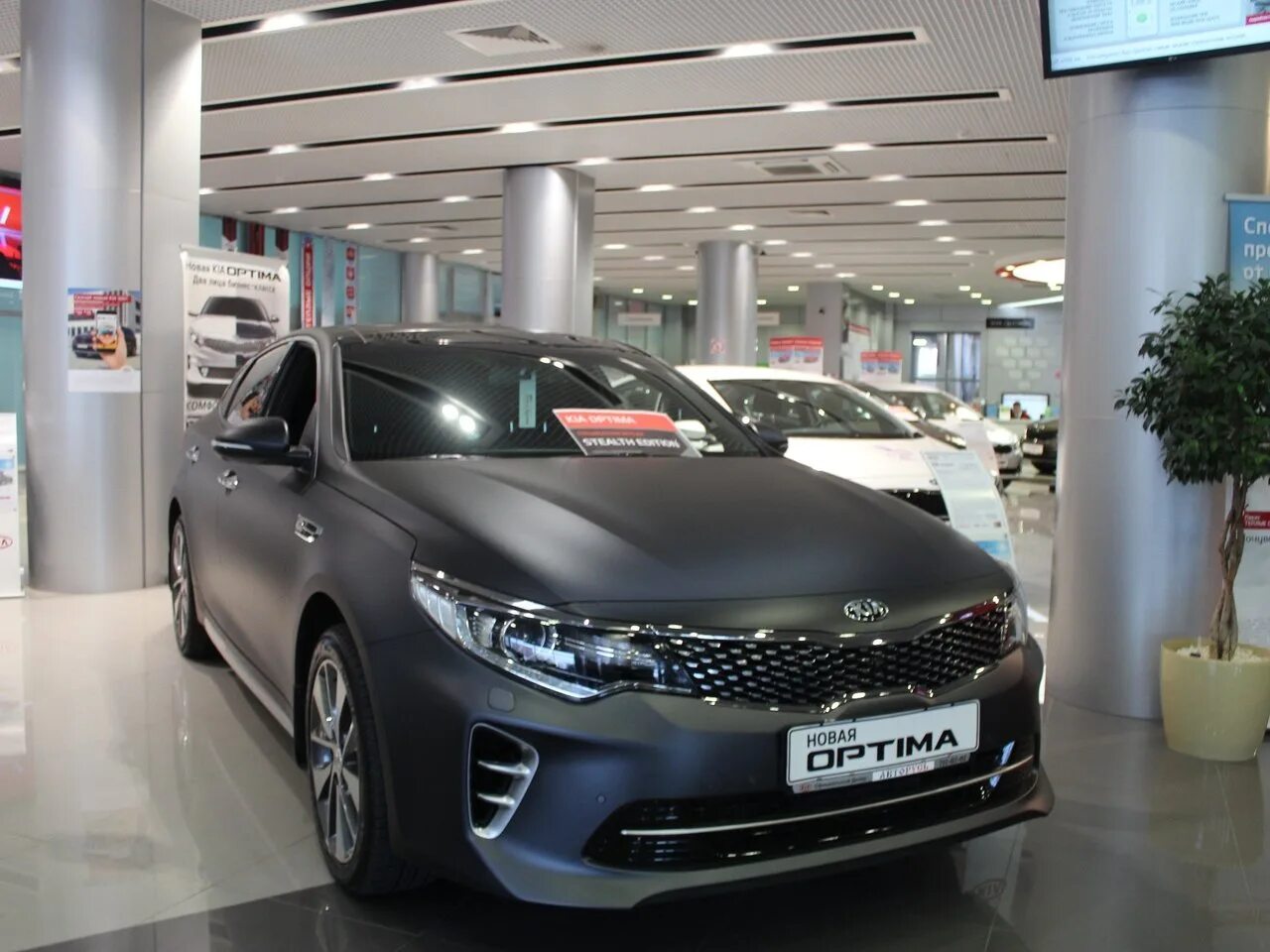 Продажа новых автомобилей цены. Автомобиль Киа к 5. Kia 6. Kia Motors Uzbekistan avtosalon. Киа к5 новая !автосалон.