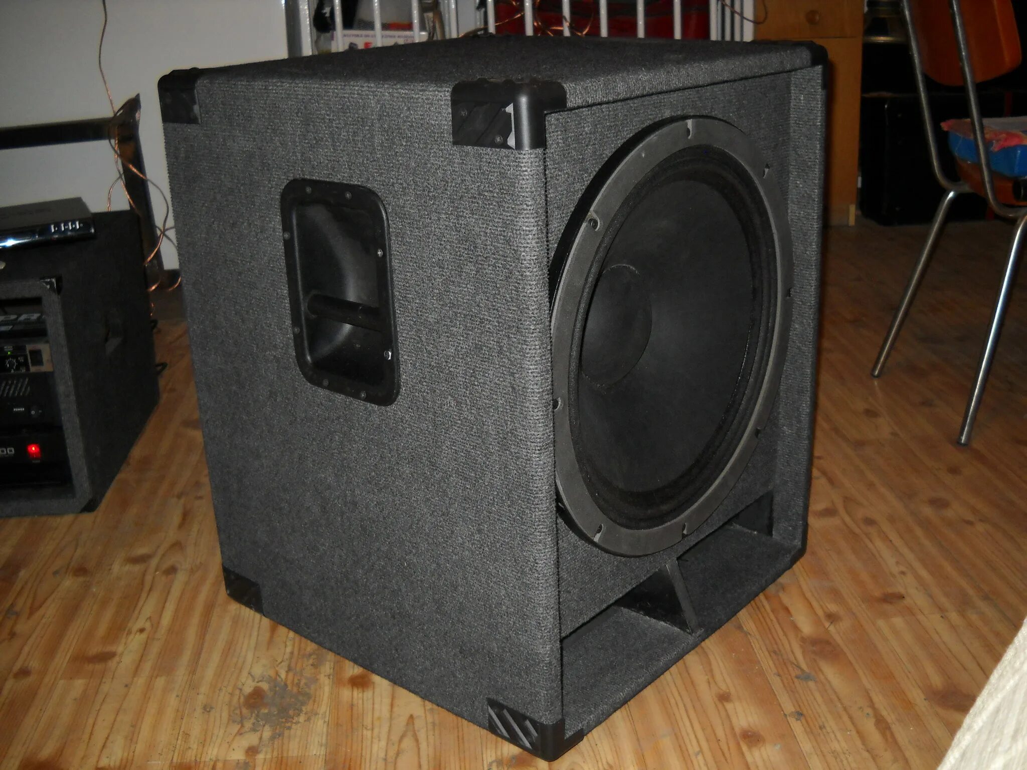 Простой буфер. Динамик 18 дюймов эстрада. Сабвуфер иволга 15 усилителем кикс 1. Ivolga 15c короб. Bowers 703 s1 фазоинвертор.