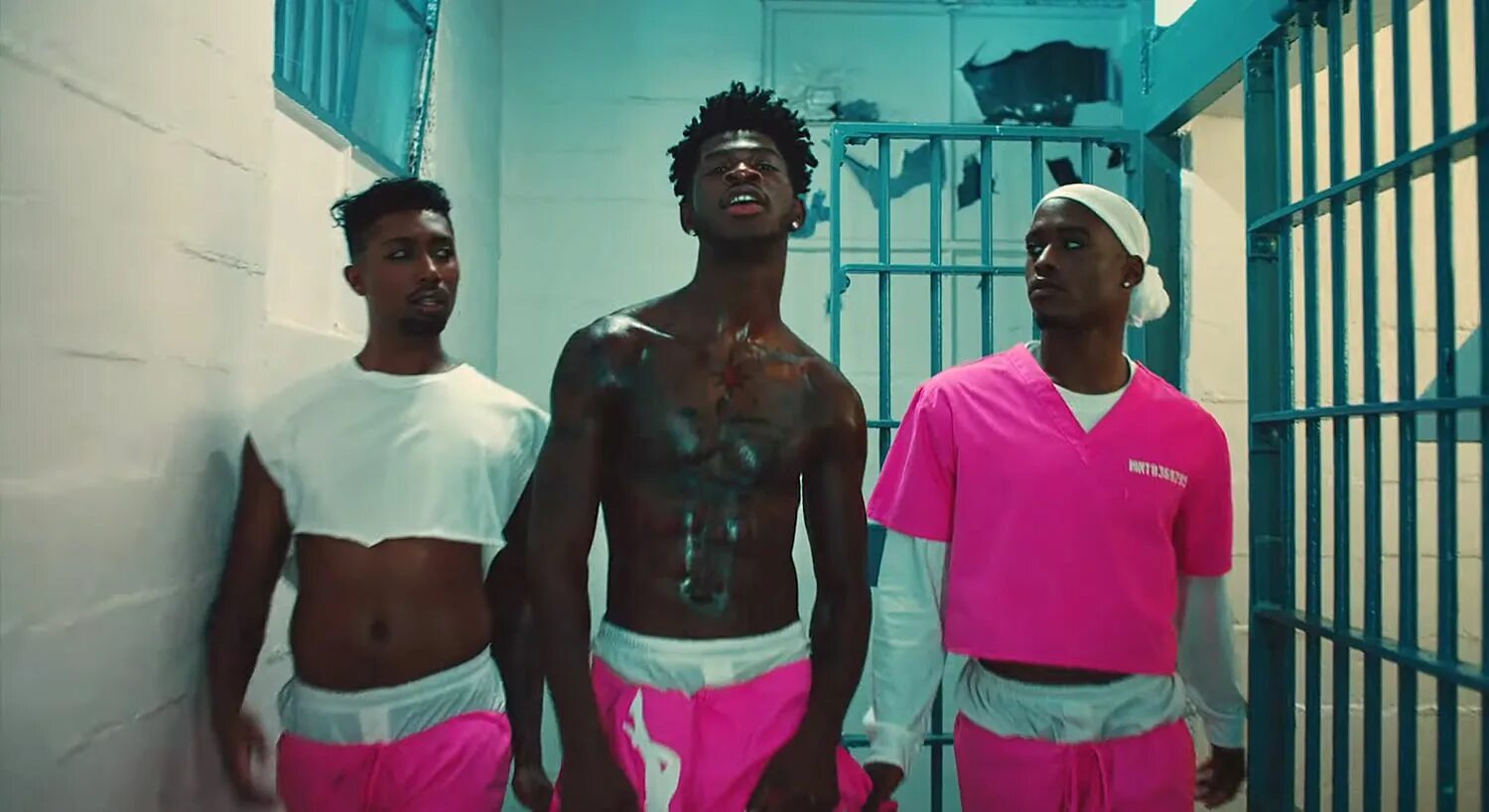 Девушка танцует в клипе. Танцевальная группа 21+. Пусикет доллс баттонс. Dj incredible miha. Группа pussycat dolls.